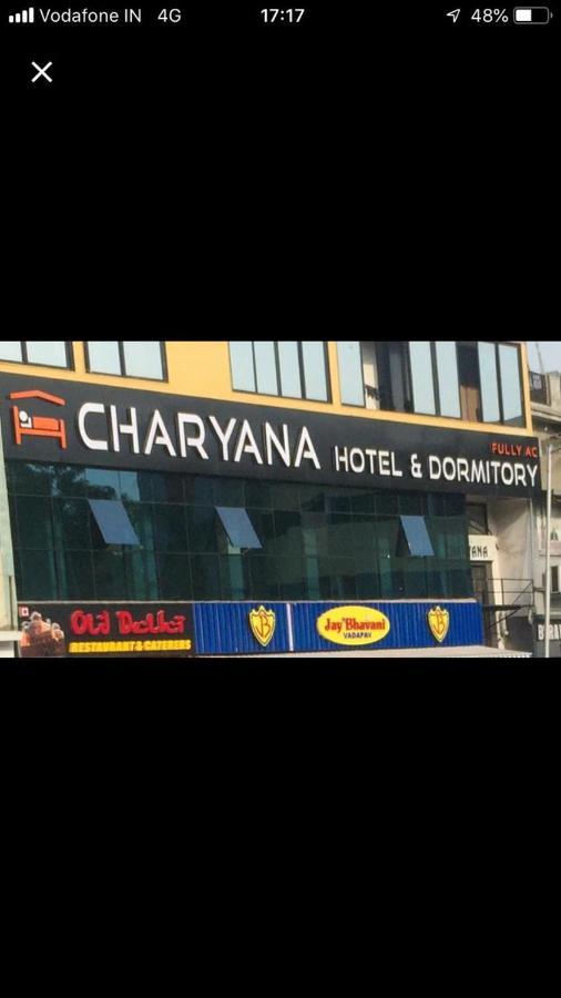 Charyana Hotel Ac Dormitory أحمد أباد المظهر الخارجي الصورة