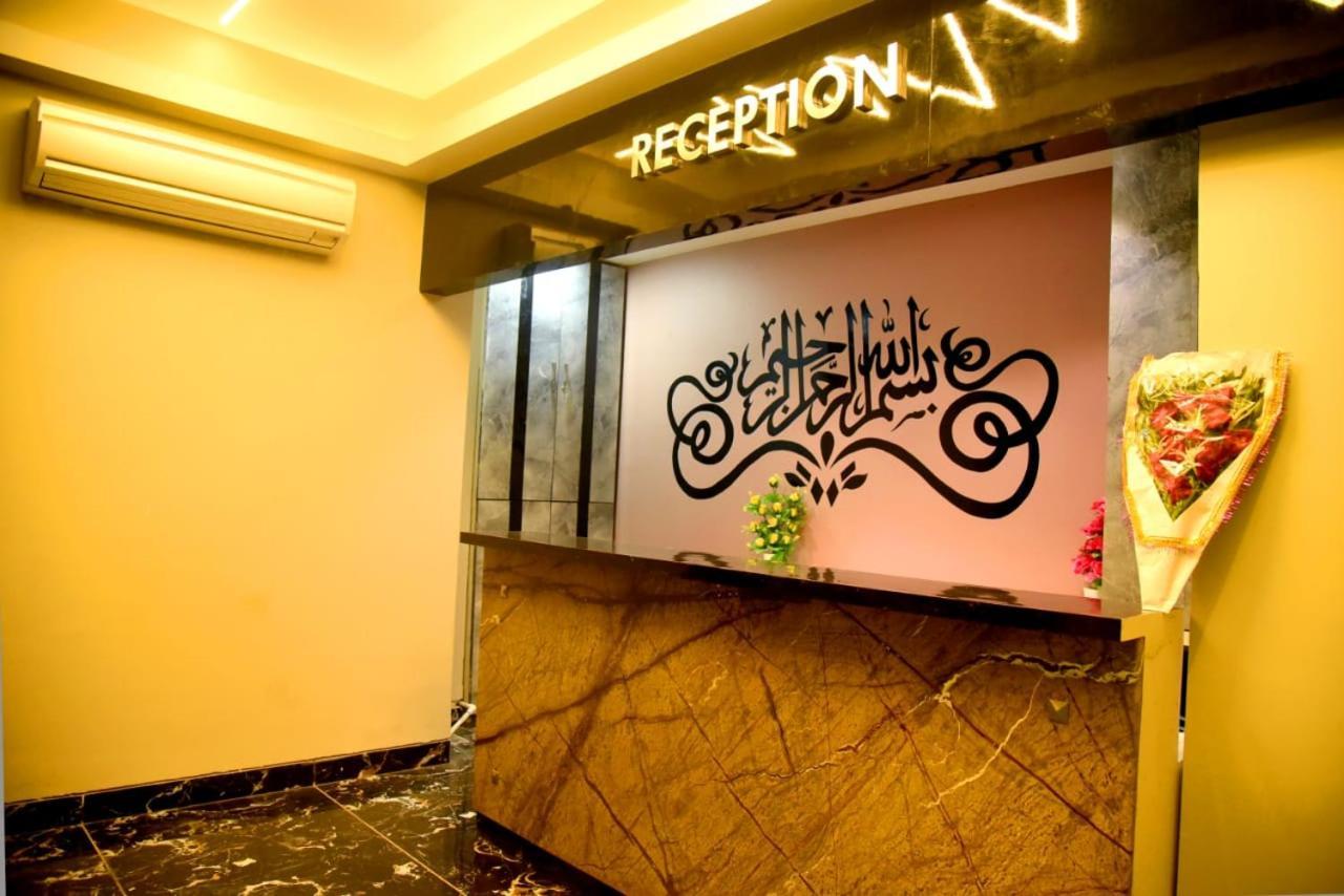 Charyana Hotel Ac Dormitory أحمد أباد المظهر الخارجي الصورة