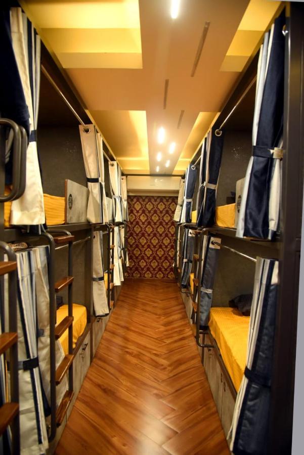 Charyana Hotel Ac Dormitory أحمد أباد المظهر الخارجي الصورة