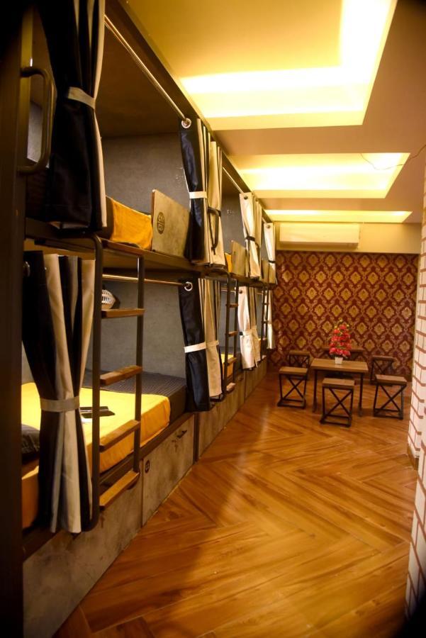 Charyana Hotel Ac Dormitory أحمد أباد المظهر الخارجي الصورة