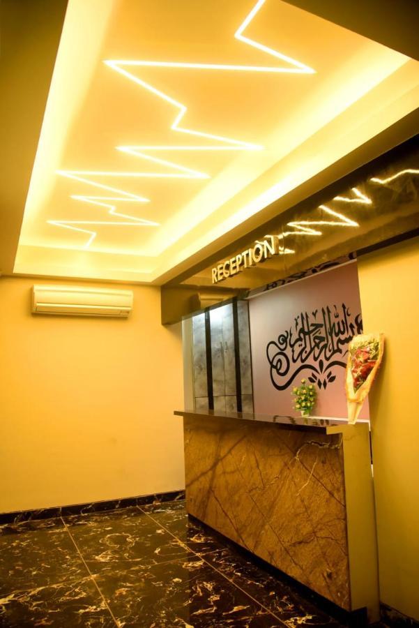 Charyana Hotel Ac Dormitory أحمد أباد المظهر الخارجي الصورة